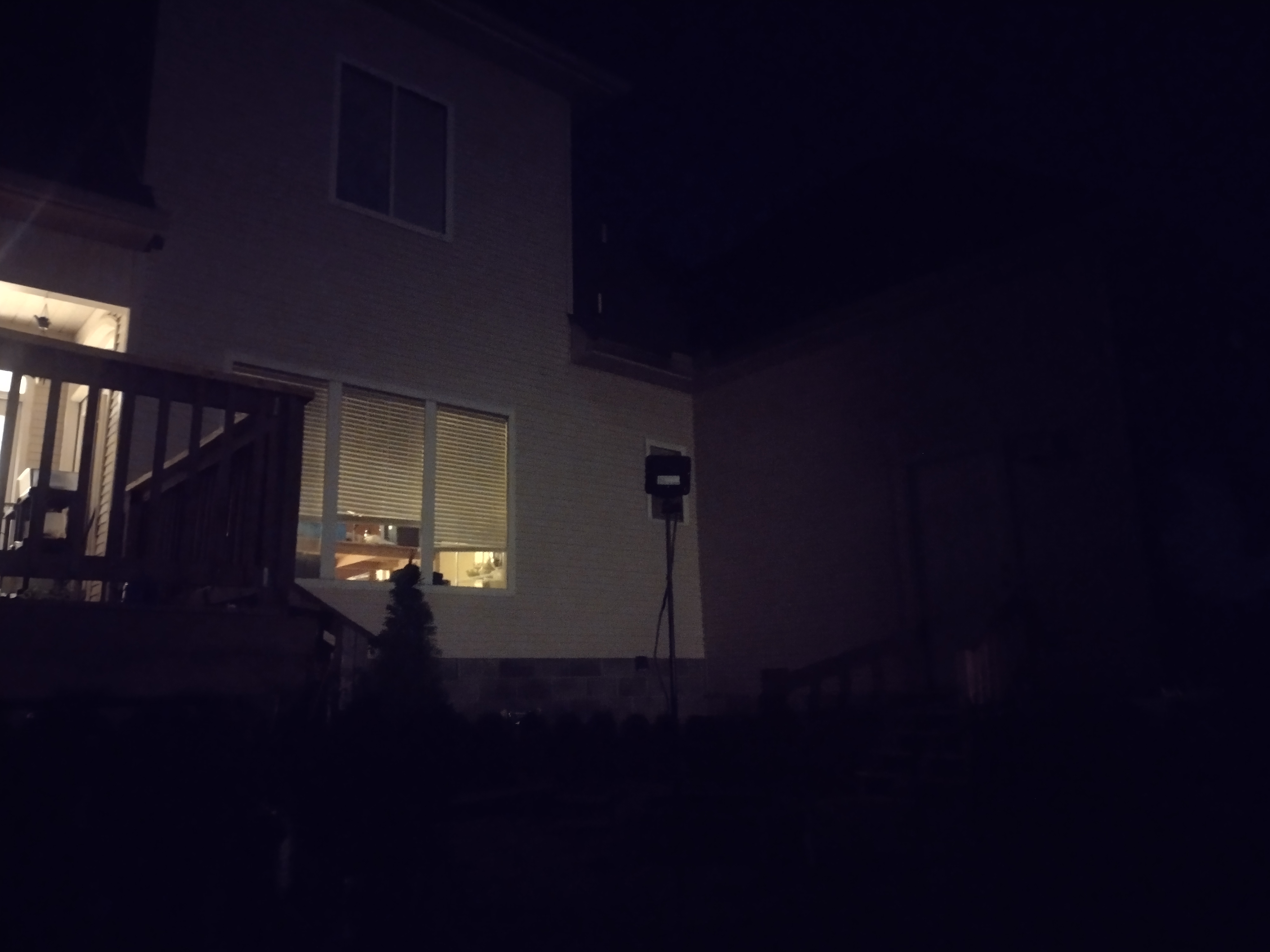 House With No FLoodlight
